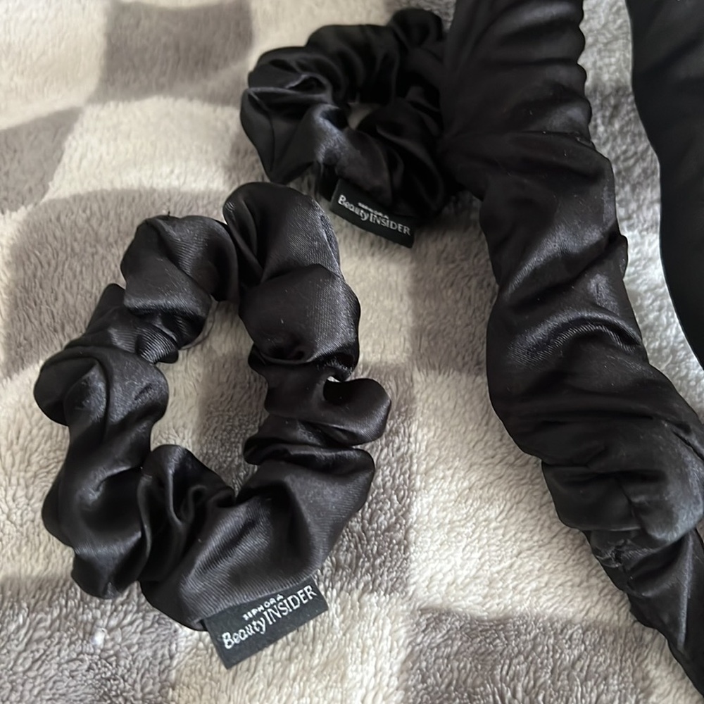 Satin overnight heatless curls set : includes 1 rod and 2 Sephora scrunchies - Picture 4 of 9